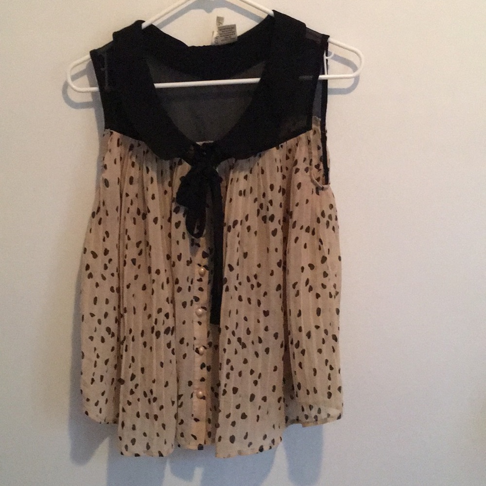Sleeveless blouse